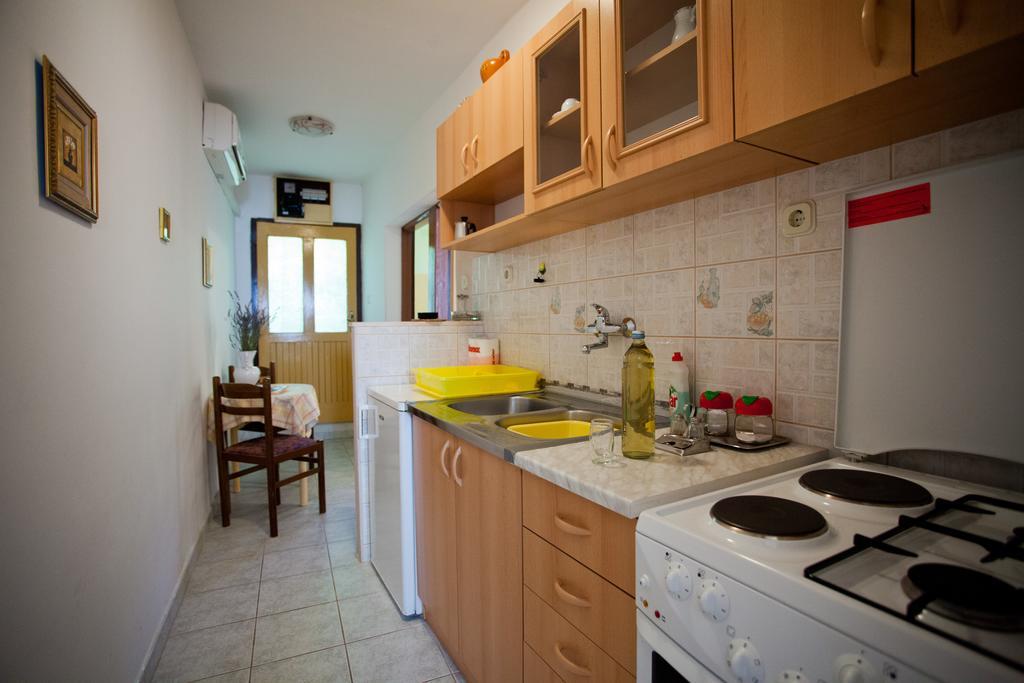 Apartmani Fiamengo Komiza Exterior photo